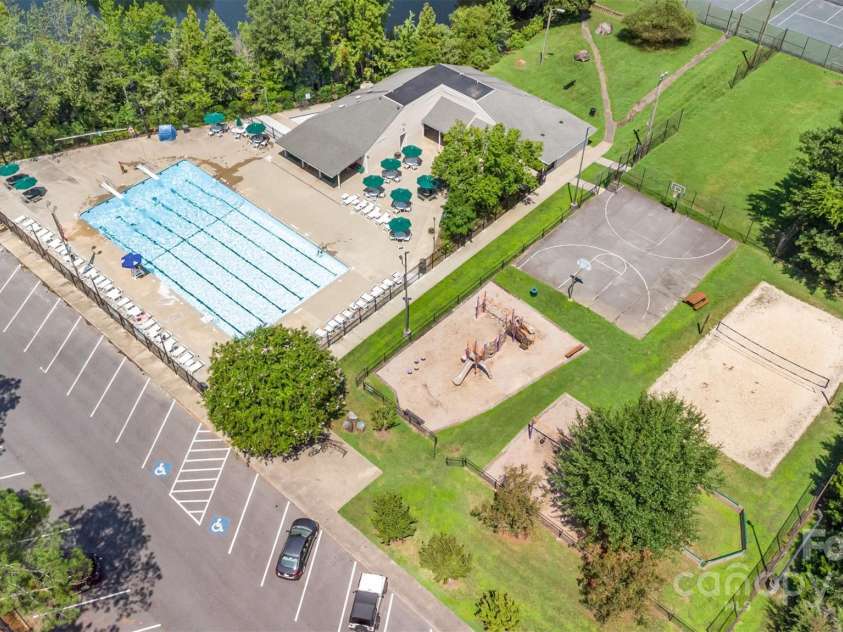 2605 Hillmont Drive, Charlotte, NC 28226.  MLS# CAR4293323, YatesRealty ID 35231. 