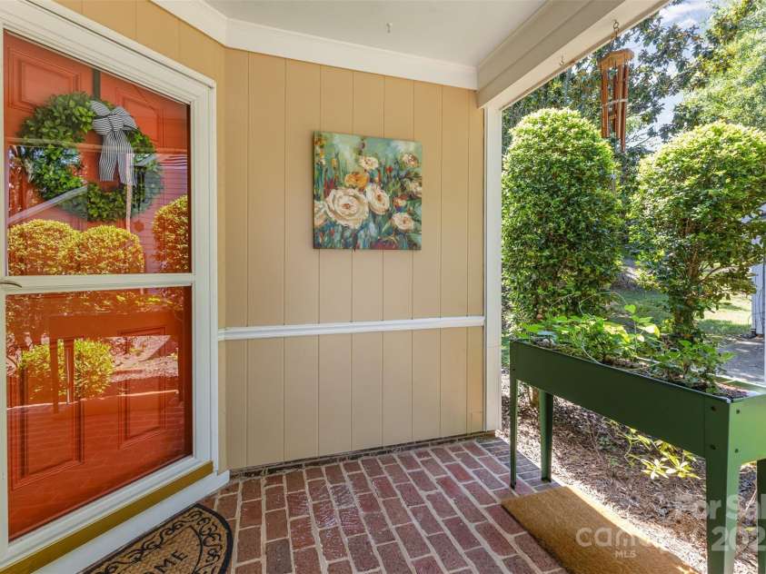 2605 Hillmont Drive, Charlotte, NC 28226.  MLS# CAR4293323, YatesRealty ID 35231. 