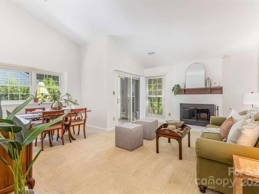 2605 Hillmont Drive, Charlotte, NC 28226.  MLS# CAR4293323, YatesRealty ID 35231. 