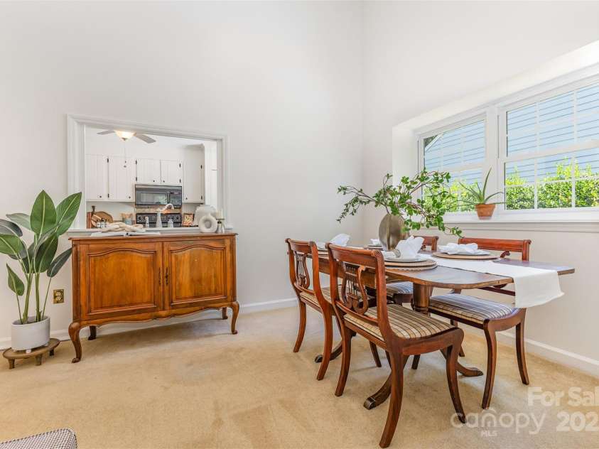 2605 Hillmont Drive, Charlotte, NC 28226.  MLS# CAR4293323, YatesRealty ID 35231. 