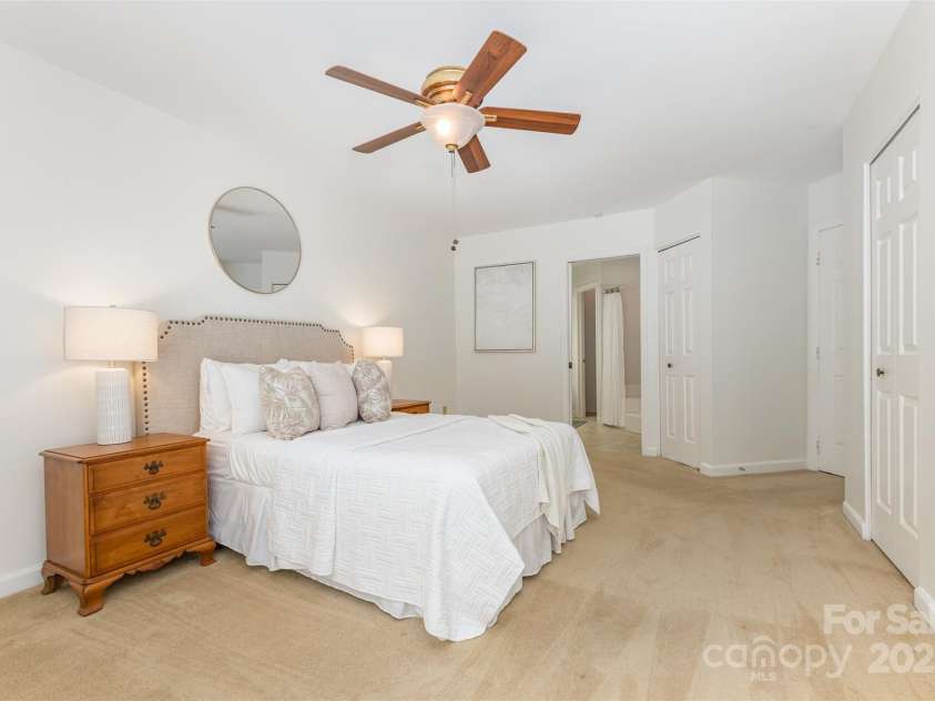 2605 Hillmont Drive, Charlotte, NC 28226.  MLS# CAR4293323, YatesRealty ID 35231. 