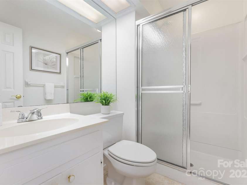 2605 Hillmont Drive, Charlotte, NC 28226.  MLS# CAR4293323, YatesRealty ID 35231. 