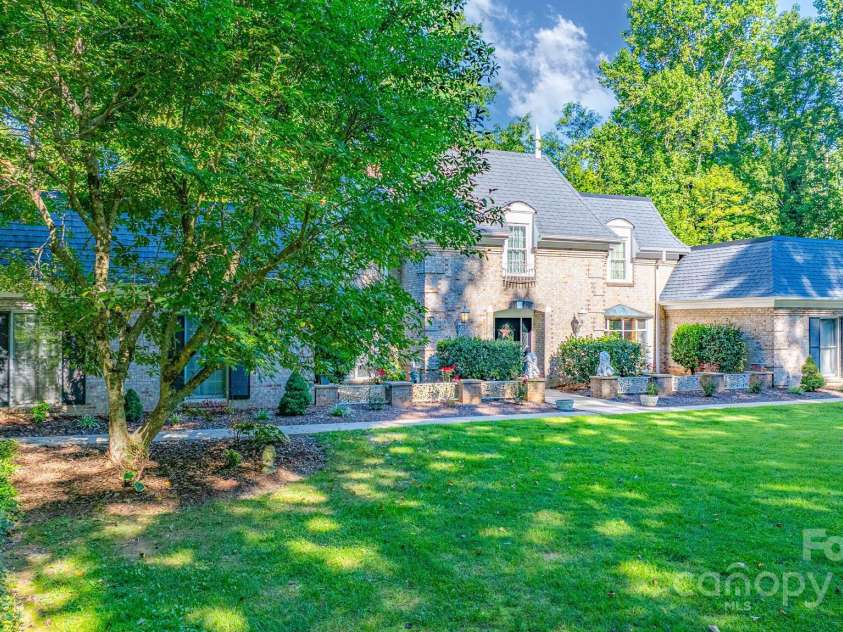 390 Forest Heights Drive, Marion, NC 28752.  MLS# CAR4295653, YatesRealty ID 35233. 