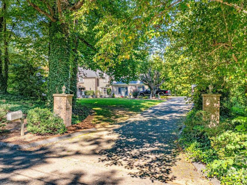 390 Forest Heights Drive, Marion, NC 28752.  MLS# CAR4295653, YatesRealty ID 35233. 