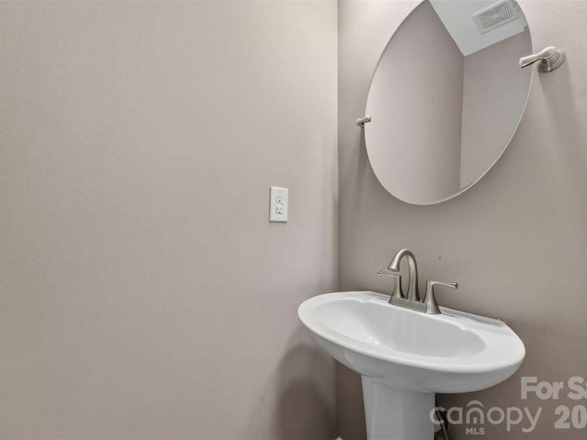 14435 Greenpoint Lane, Huntersville, NC 28078.  MLS# CAR4401101, YatesRealty ID 35234. 