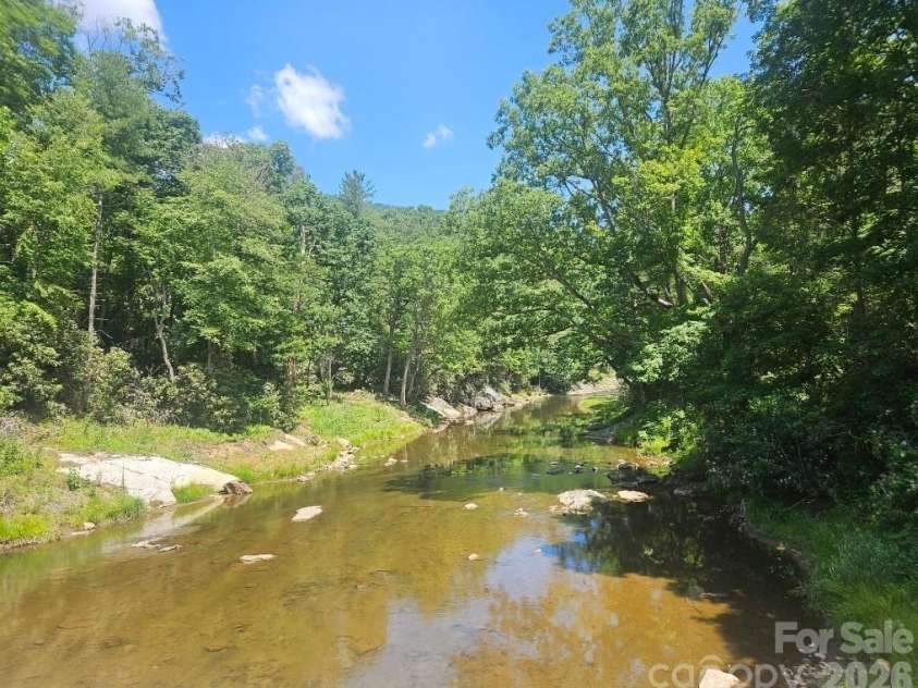 886 Hanging Rock Road, Spruce Pine, NC 28777.  MLS# CAR4401130, YatesRealty ID 35235. 