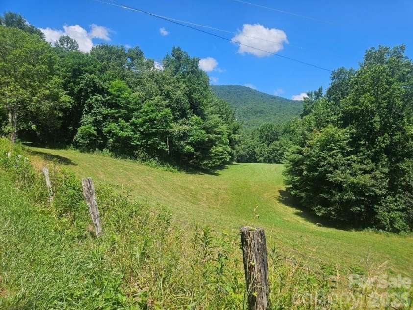 886 Hanging Rock Road, Spruce Pine, NC 28777.  MLS# CAR4401130, YatesRealty ID 35235. 