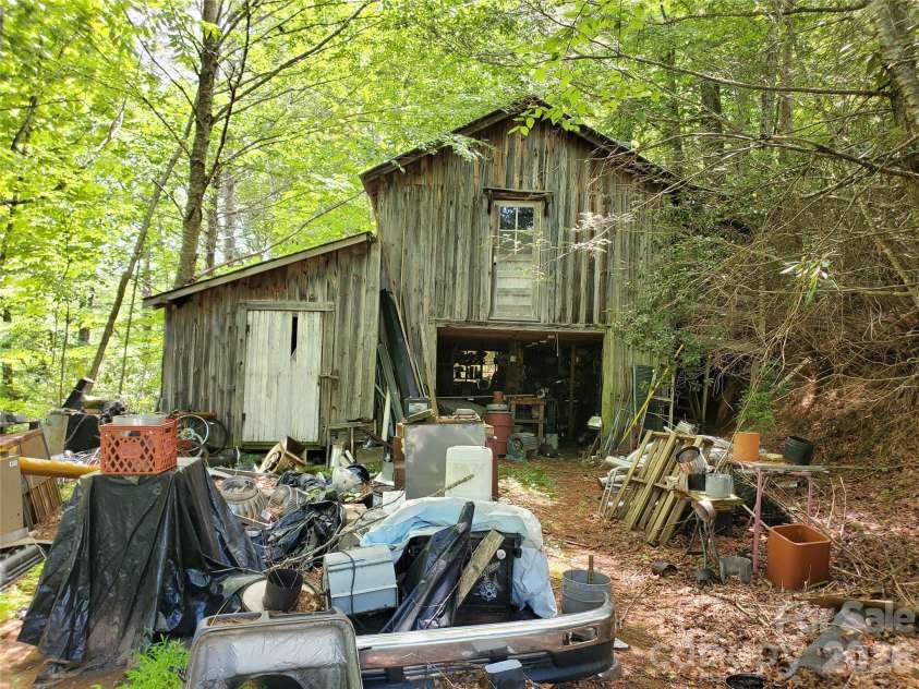 886 Hanging Rock Road, Spruce Pine, NC 28777.  MLS# CAR4401130, YatesRealty ID 35235. 