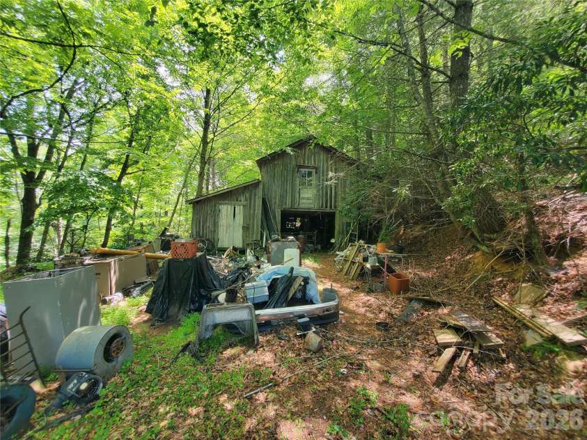 886 Hanging Rock Road, Spruce Pine, NC 28777.  MLS# CAR4401130, YatesRealty ID 35235. 
