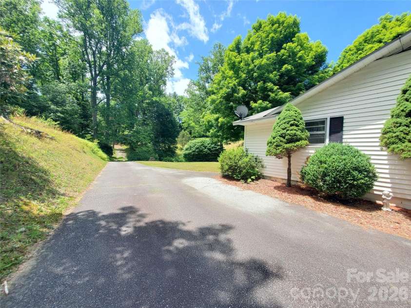 886 Hanging Rock Road, Spruce Pine, NC 28777.  MLS# CAR4401130, YatesRealty ID 35235. 