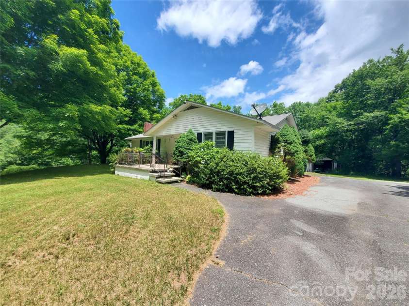 886 Hanging Rock Road, Spruce Pine, NC 28777.  MLS# CAR4401130, YatesRealty ID 35235. 