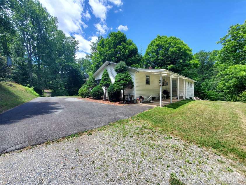 886 Hanging Rock Road, Spruce Pine, NC 28777.  MLS# CAR4401130, YatesRealty ID 35235. 