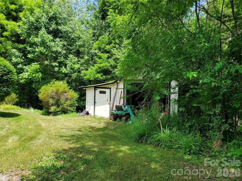 886 Hanging Rock Road, Spruce Pine, NC 28777.  MLS# CAR4401130, YatesRealty ID 35235. 