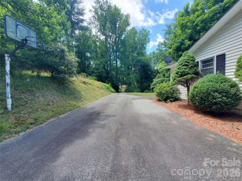 886 Hanging Rock Road, Spruce Pine, NC 28777.  MLS# CAR4401130, YatesRealty ID 35235. 
