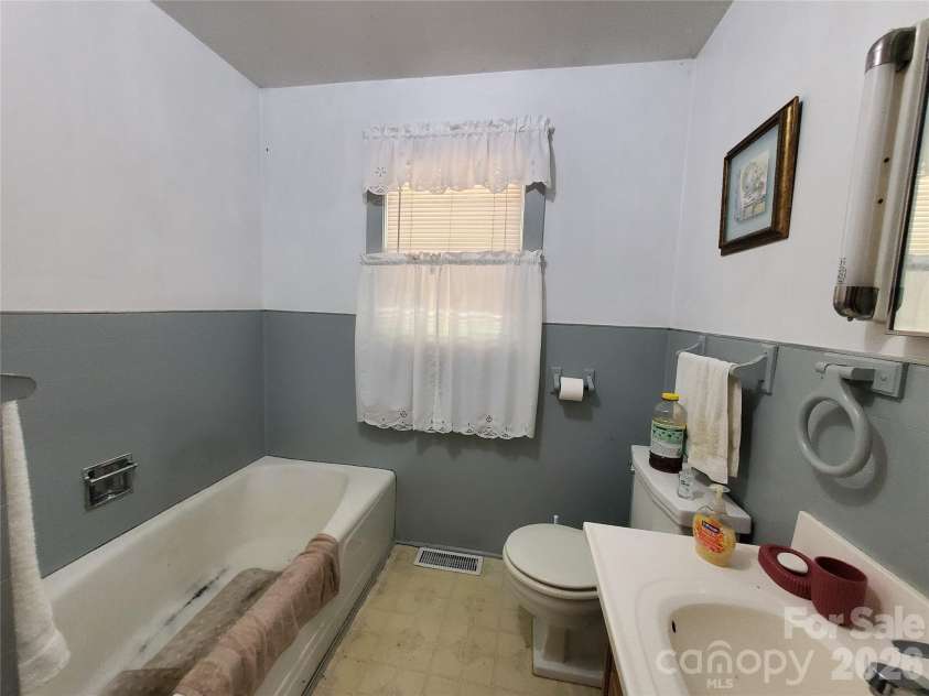 886 Hanging Rock Road, Spruce Pine, NC 28777.  MLS# CAR4401130, YatesRealty ID 35235. 