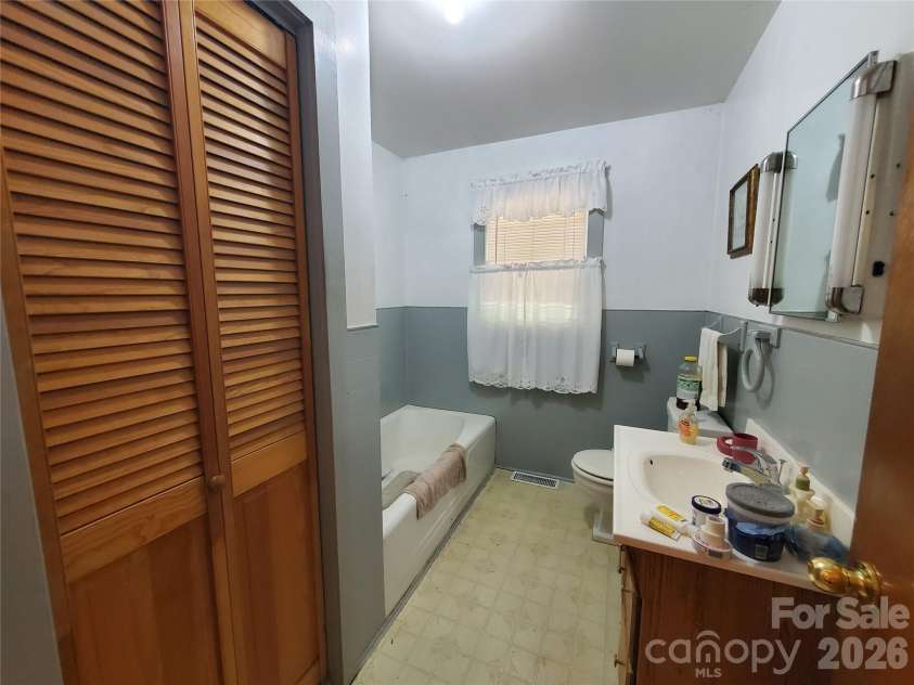 886 Hanging Rock Road, Spruce Pine, NC 28777.  MLS# CAR4401130, YatesRealty ID 35235. 