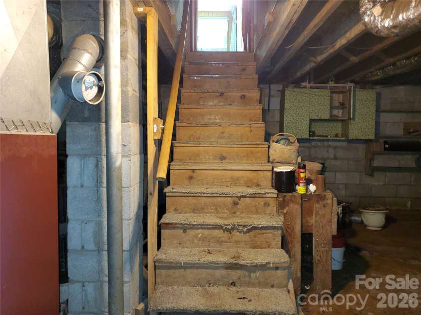 886 Hanging Rock Road, Spruce Pine, NC 28777.  MLS# CAR4401130, YatesRealty ID 35235. 