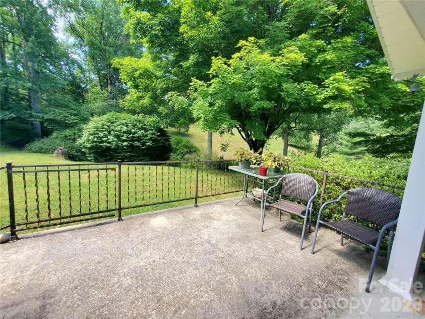 886 Hanging Rock Road, Spruce Pine, NC 28777.  MLS# CAR4401130, YatesRealty ID 35235. 