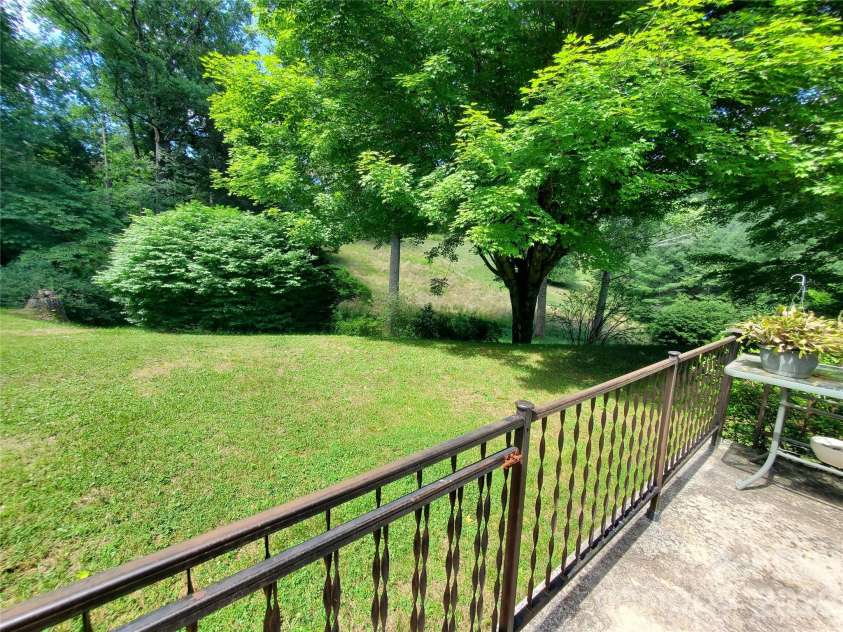 886 Hanging Rock Road, Spruce Pine, NC 28777.  MLS# CAR4401130, YatesRealty ID 35235. 