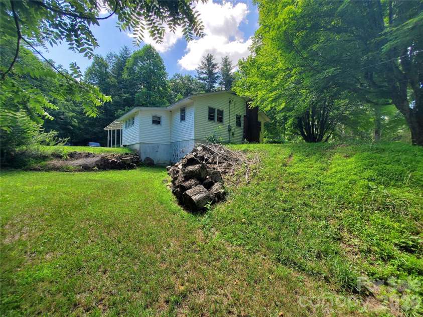 886 Hanging Rock Road, Spruce Pine, NC 28777.  MLS# CAR4401130, YatesRealty ID 35235. 