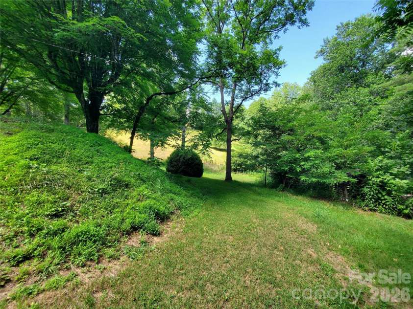 886 Hanging Rock Road, Spruce Pine, NC 28777.  MLS# CAR4401130, YatesRealty ID 35235. 