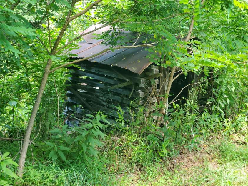 886 Hanging Rock Road, Spruce Pine, NC 28777.  MLS# CAR4401130, YatesRealty ID 35235. 