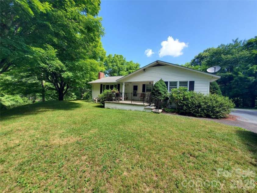 886 Hanging Rock Road, Spruce Pine, NC 28777.  MLS# CAR4401130, YatesRealty ID 35235. 