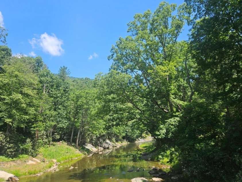 886 Hanging Rock Road, Spruce Pine, NC 28777.  MLS# CAR4401130, YatesRealty ID 35235. 