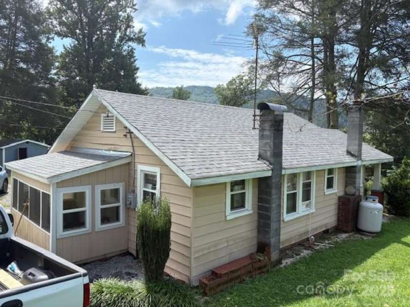 3015 SUN Place, Lenoir, NC 28645.  MLS# CAR4292986, YatesRealty ID 35236. 