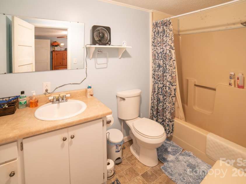 3015 SUN Place, Lenoir, NC 28645.  MLS# CAR4292986, YatesRealty ID 35236. 