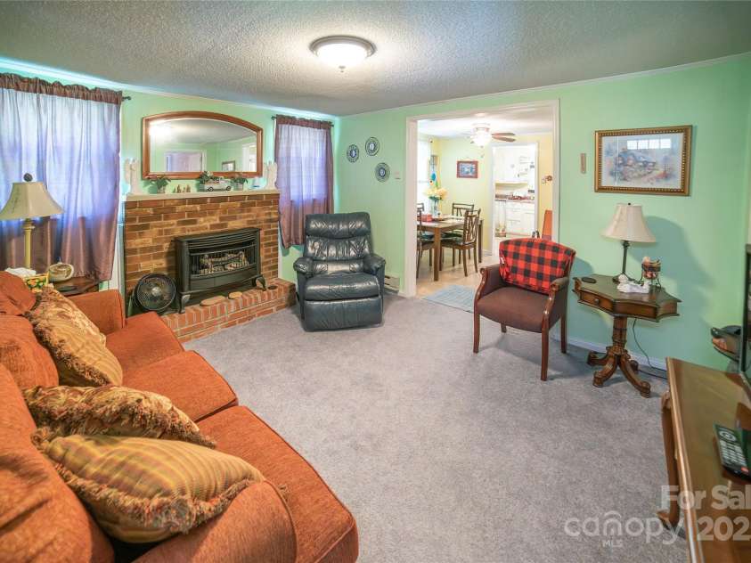 3015 SUN Place, Lenoir, NC 28645.  MLS# CAR4292986, YatesRealty ID 35236. 