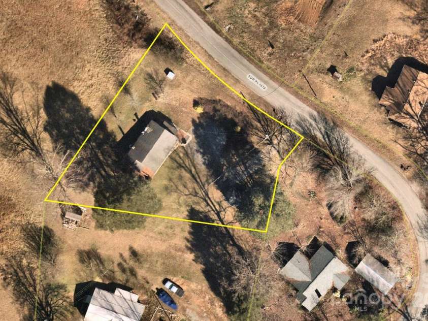 3015 SUN Place, Lenoir, NC 28645.  MLS# CAR4292986, YatesRealty ID 35236. 