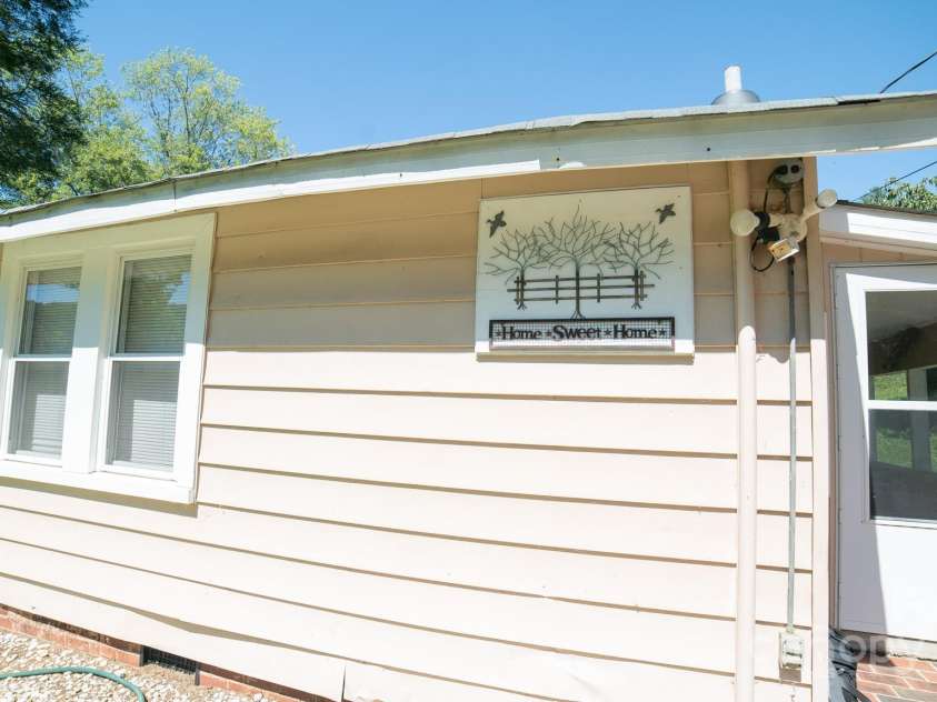 3015 SUN Place, Lenoir, NC 28645.  MLS# CAR4292986, YatesRealty ID 35236. 