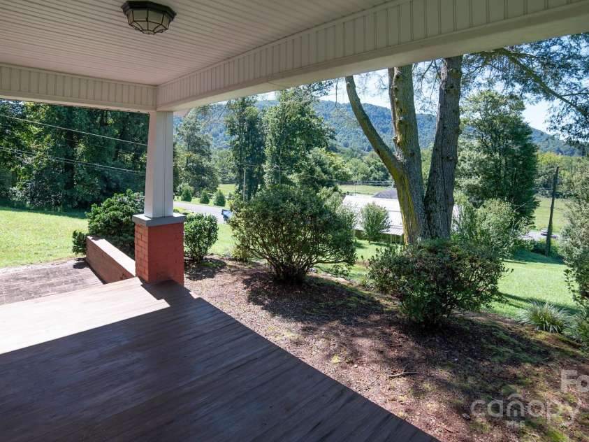 3015 SUN Place, Lenoir, NC 28645.  MLS# CAR4292986, YatesRealty ID 35236. 