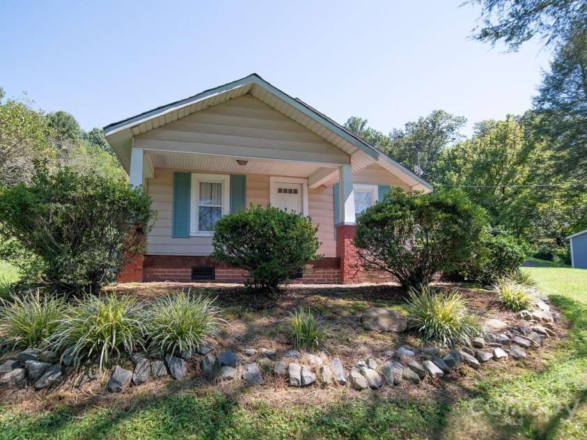 3015 SUN Place, Lenoir, NC 28645.  MLS# CAR4292986, YatesRealty ID 35236. 