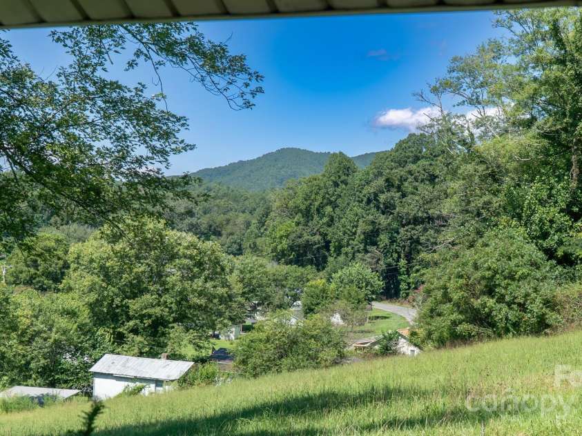 3015 SUN Place, Lenoir, NC 28645.  MLS# CAR4292986, YatesRealty ID 35236. 