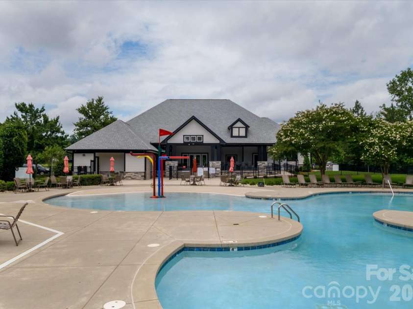 4518 Duplin Drive, Charlotte, NC 28214.  MLS# CAR4386014, YatesRealty ID 35236. 