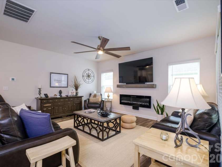 4518 Duplin Drive, Charlotte, NC 28214.  MLS# CAR4386014, YatesRealty ID 35236. 