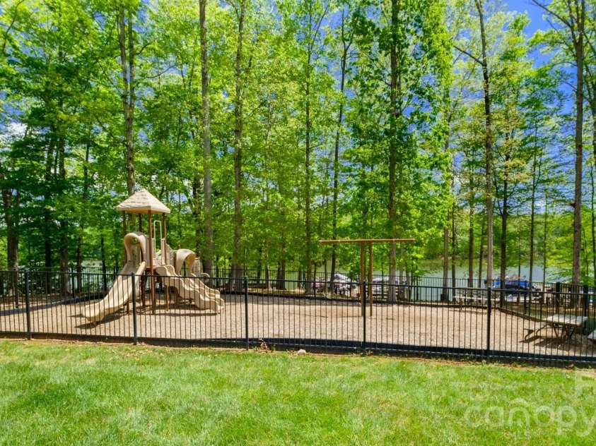 4518 Duplin Drive, Charlotte, NC 28214.  MLS# CAR4386014, YatesRealty ID 35236. 