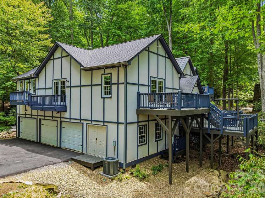 61 Scroops Drive, Swannanoa, NC 28778.  MLS# CAR4393585, YatesRealty ID 35237. 3 car garage