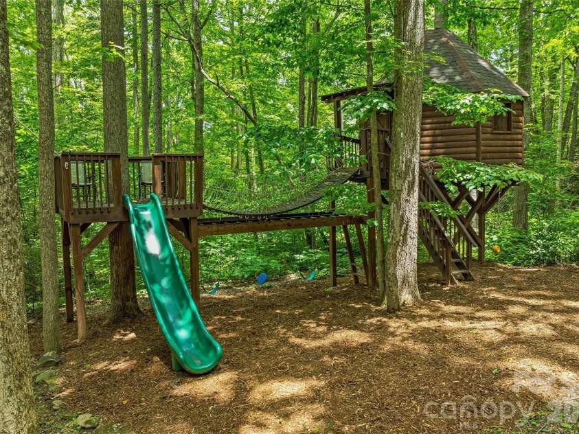 61 Scroops Drive, Swannanoa, NC 28778.  MLS# CAR4393585, YatesRealty ID 35237. 