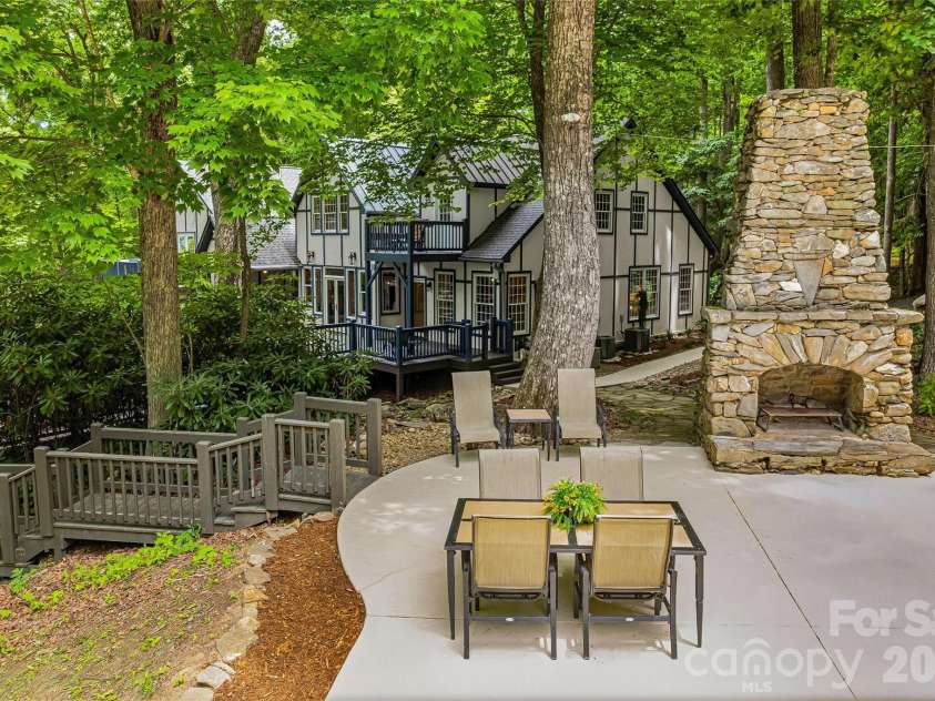61 Scroops Drive, Swannanoa, NC 28778.  MLS# CAR4393585, YatesRealty ID 35237. 