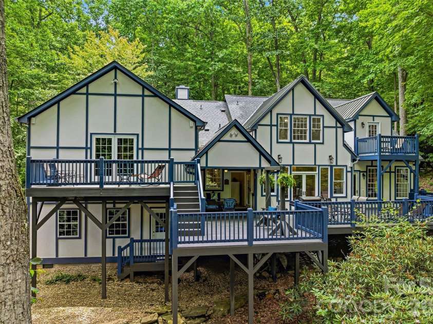 61 Scroops Drive, Swannanoa, NC 28778.  MLS# CAR4393585, YatesRealty ID 35237. Loads of deck space
