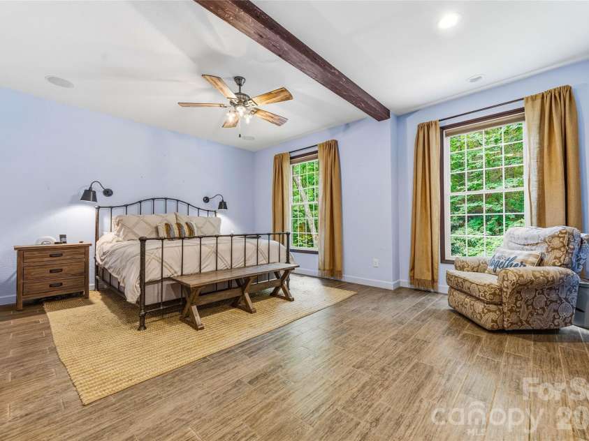 61 Scroops Drive, Swannanoa, NC 28778.  MLS# CAR4393585, YatesRealty ID 35237. Primary bedroom on main.