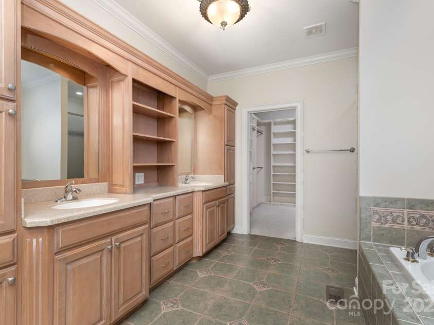 3646 Hogan Court, Conover, NC 28613.  MLS# CAR4321487, YatesRealty ID 35238. 