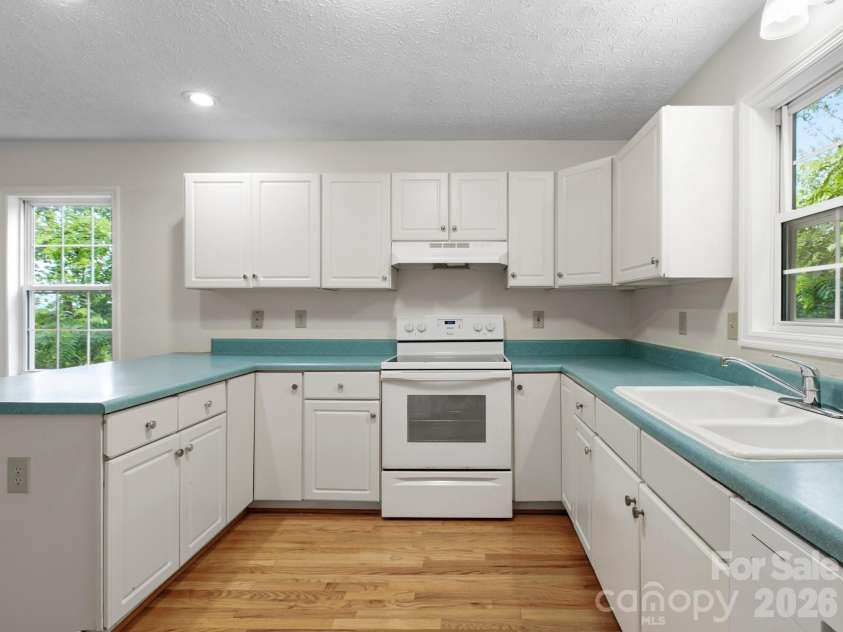 44 Leisure Mountain Road, Asheville, NC 28804.  MLS# CAR4349141, YatesRealty ID 35239. 