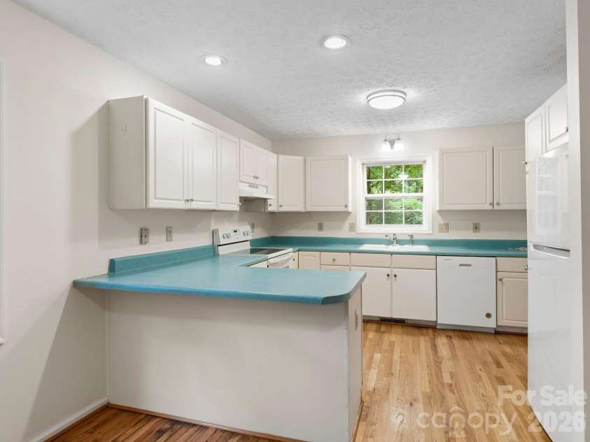 44 Leisure Mountain Road, Asheville, NC 28804.  MLS# CAR4349141, YatesRealty ID 35239. 