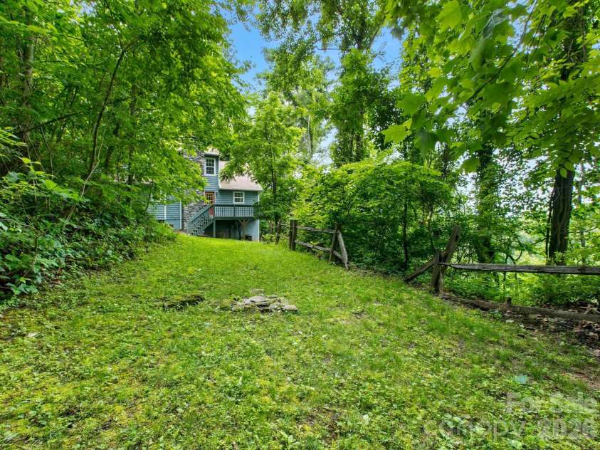 44 Leisure Mountain Road, Asheville, NC 28804.  MLS# CAR4349141, YatesRealty ID 35239. 