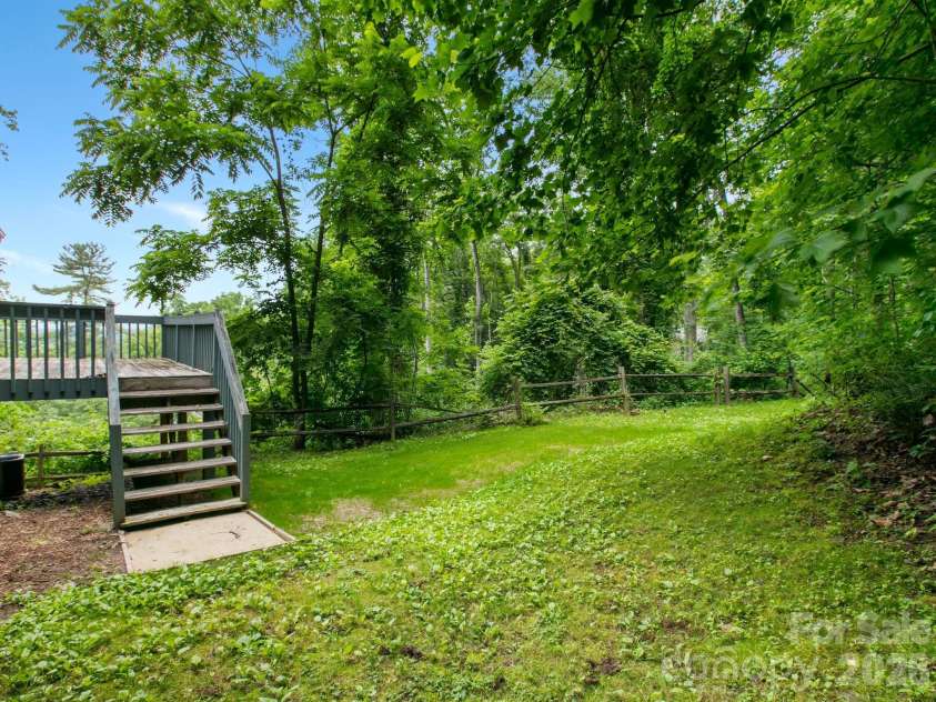44 Leisure Mountain Road, Asheville, NC 28804.  MLS# CAR4349141, YatesRealty ID 35239. 