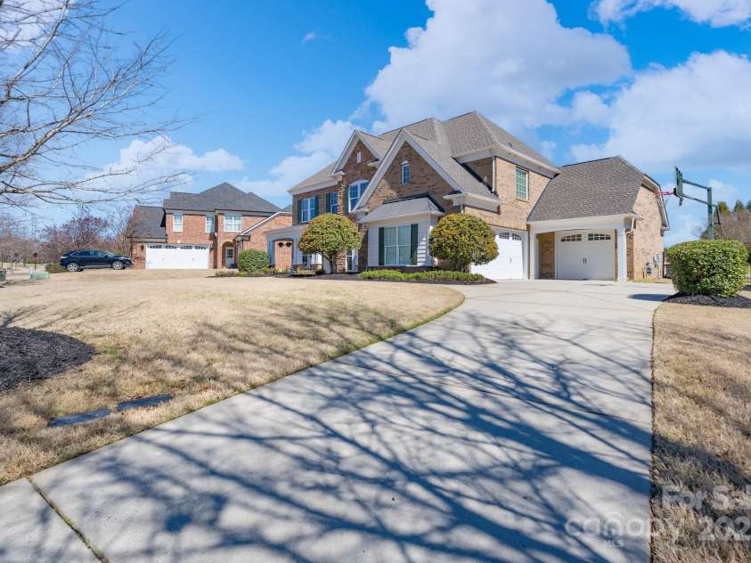 10005 Chimney Drive, Waxhaw, NC 28173.  MLS# CAR4235239, YatesRealty ID 3524. 